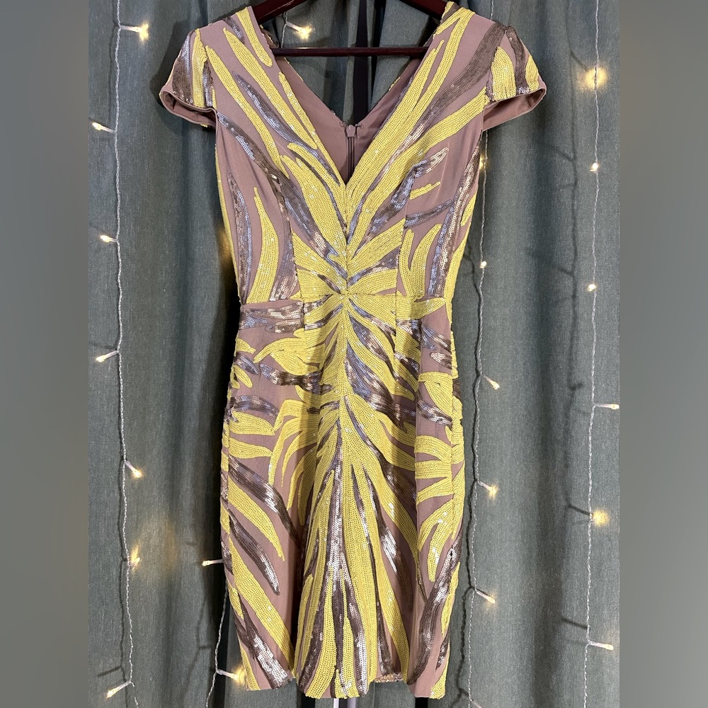 Dress the Population Zoe Sequin Body-Con Dress
LEMONGRASS/ NUDE, Size X-Small